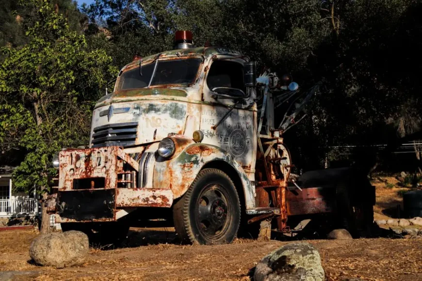 Why Choose Professional Semi Truck Towing Services?